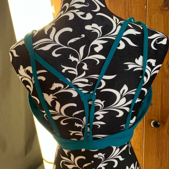 This bralette has been gently used. - Picture 2 of 6